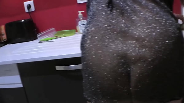 Somente anal: Avó safada sendo fodida na cozinha por um cara negro!