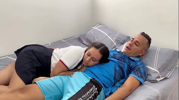 SEXO CON MI HIJASTRA COLEGIALA DESPUES DE CLASES Y TERMINA CON EL COÑO LLENO DE SEMEN