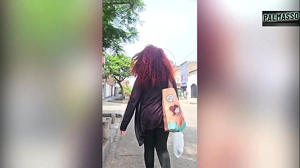 Pode ser o seu filho! Uma mulher madura faz sexo com um jovem que conheceu na rua depois de beber uns copos; Ela entrega e deixa que lhe partam o rabo.