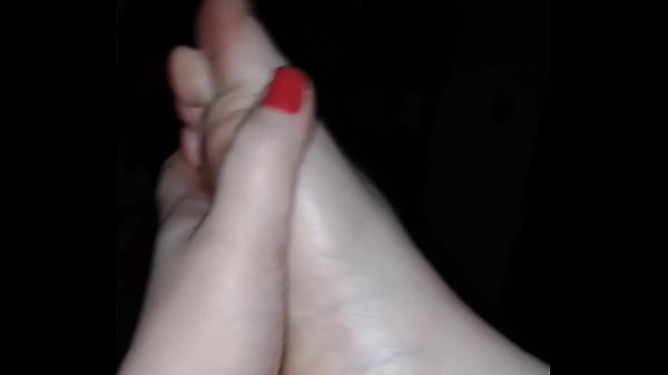 Feet / little feet / white feet / podolatry / fetishes / sex / submission / Brazilian women Thumbnail
