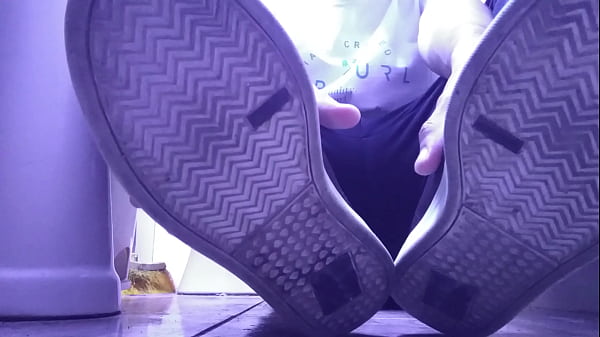 RELAXING MY GRAY SOCKS AND MY SWEATY SIZE 10 FEET