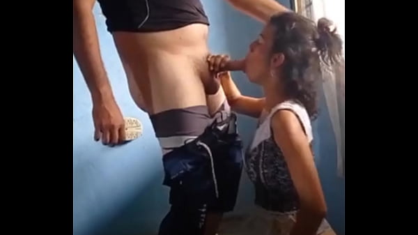Viene casi todos los días por su dosis de verga . Esta vez le tocó intentar por el culo, pero no aguanto