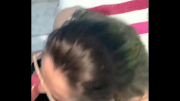 Nagy seggű házasságtörő szopik és hátulról baszik