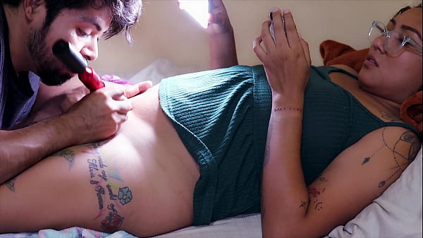 TATUANDO LA CONCHITA DE SEXY mexicana, Me la cojo y la lleno de semen la puchita de lechita CREAMPIE