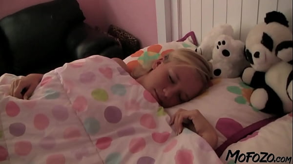 MOFOZO.com – Real Amateur Homemade Sex Video With An 18 Year Old Blonde