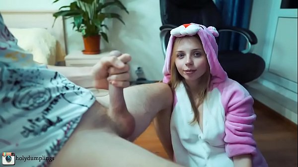 She Knows How To Suck Properly!