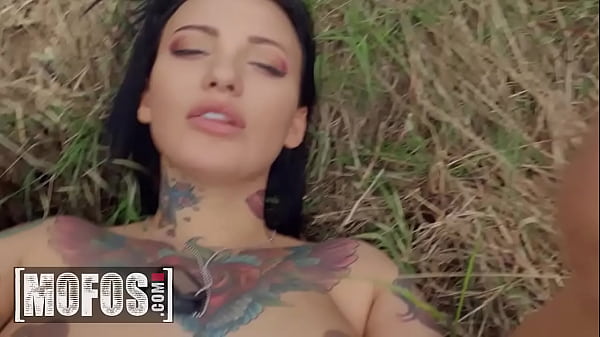 Adel Asanty Waits For Her Friend In The Park & While Waiting She Meets Jordi Who Gives Her Money For A Blowjob - MOFOS