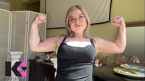 Watch Me Flex These Arms & Ass in Slow-Motion Thumbnail
