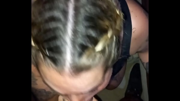 Rubia la chupa bien rico