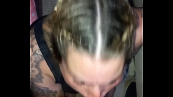 Rubia la chupa bien rico