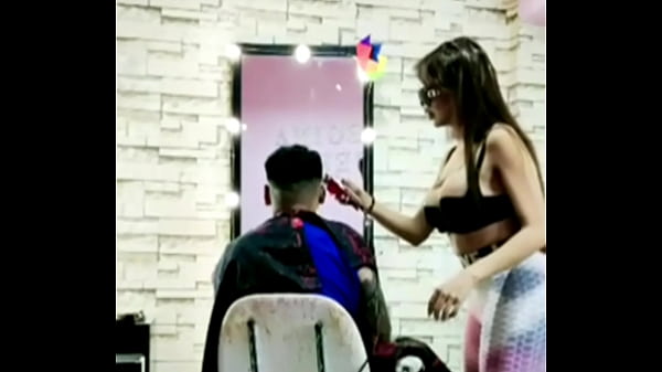 LOOK HOW I GRAB THE BIG BUTT OF THIS GIRL WHO CUT MY HAIR