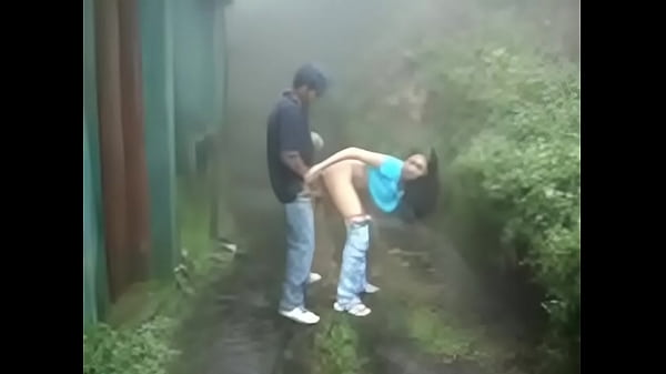 Ponen la cámara a grabar y follan en la calle