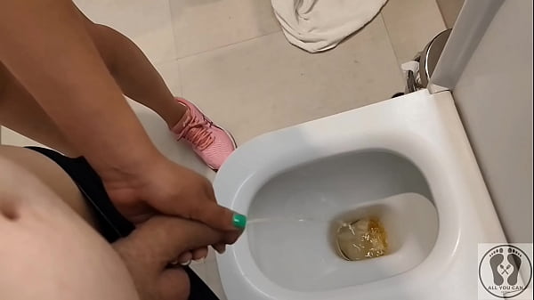 COM PEE LATION RISKY OUTDOOR PUBLIC PEE ANA SPEARS ALFXNOW Thumbnail