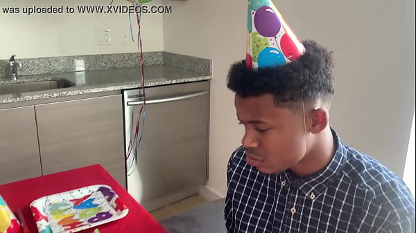 nobody came to my birthday party (instagram @lastlild)