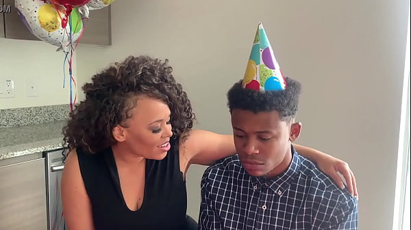 nobody came to my birthday party (instagram @lastlild)