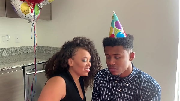 nobody came to my birthday party (instagram @lastlild)