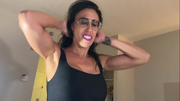 Minha madrasta safada Candice Gozou e me deu um boquete