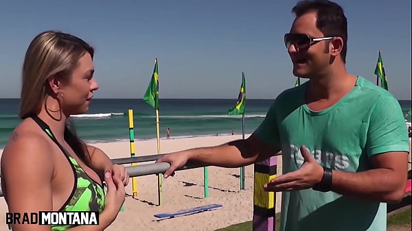 Loirinha gostosa Fernandinha Fernandez dando o cuzinho sem camisinha - ator Brad Montana