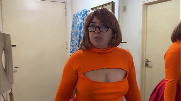 Vilma se mete en el lugar equivocado y termina siendo usada por dos monstruos sedientos de sexo