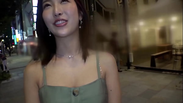 健康的な褐色極上ボディを魅せつけられて一発ノックアウト！！一見ツンとしてそうなクールビューティーセレブ妻が乱れ狂うイキッぱなしの痙攣絶頂セックス！！Part1