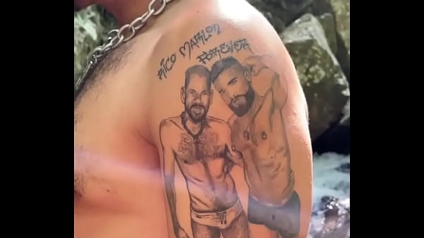 BROTHERAGEM COM O NOVINHO NA CACHOEIRA EM FLORIANÓPOLIS. BOTEI O SAFADO PRA MAMAR MINHA PICA E DEI LEITE NA BOQUINHA .