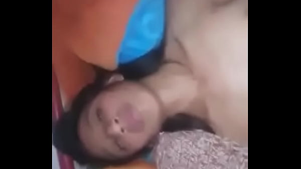 Puchita Suas pernas tremem quando coloco meu pau nela
