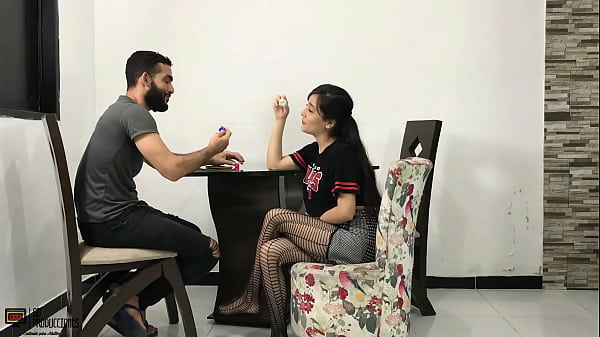 Nós nos divertimos secretamente depois de uma festa de família até que acabamos fodendo a buceta da minha meia-irmã.