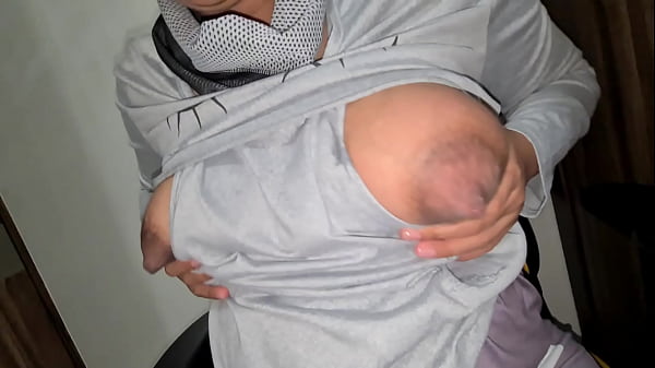 meus peitos acabam vazando leite e cobertos de sêmen, depois de um boquete delicioso