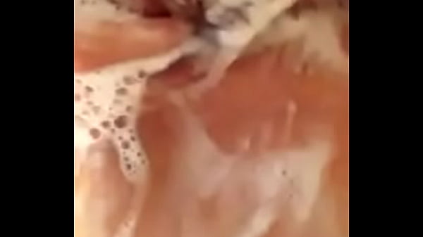 シャワーを浴びながらかなり中国の女の子が自慰行為 XXX ビデオ