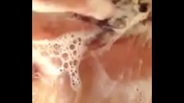 シャワーを浴びながらかなり中国の女の子が自慰行為 XXX ビデオ