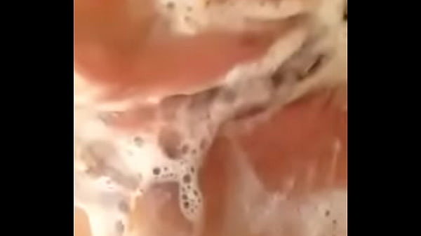 シャワーを浴びながらかなり中国の女の子が自慰行為 XXX ビデオ