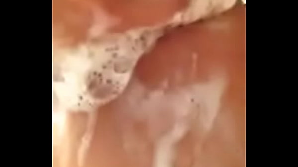 シャワーを浴びながらかなり中国の女の子が自慰行為 XXX ビデオ