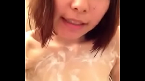 シャワーを浴びながらかなり中国の女の子が自慰行為 XXX ビデオ