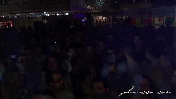 El primer bukkake en público