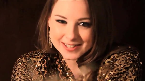 Sessão intensa de dildo solo com a deslumbrante loira Sunny Lane!
