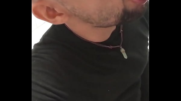 PEGAÇÃO ENTRE MACHOS NO BANHEIRO DO METRÔ - 004