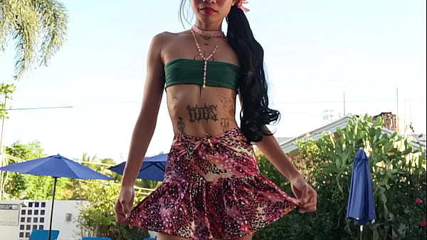 Horror story about petite princess and giant monster who attacks in every moment