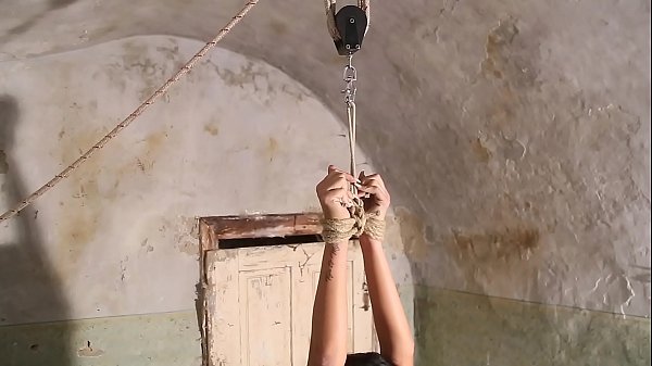 Slave Luna in AOH t.