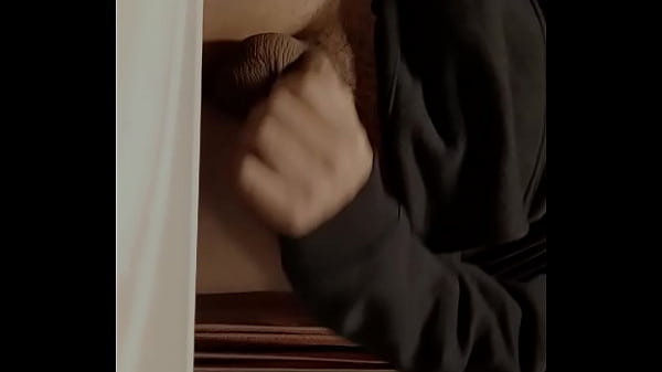 Buzi femboy mutogatja magát