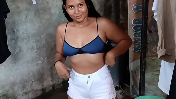 cerrando negocio con mi vecina me vende la lavadora y aprovecho para follarmela