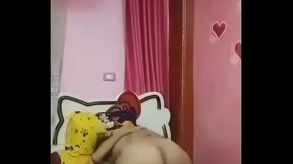 ماما قعدة علي زب دكرها