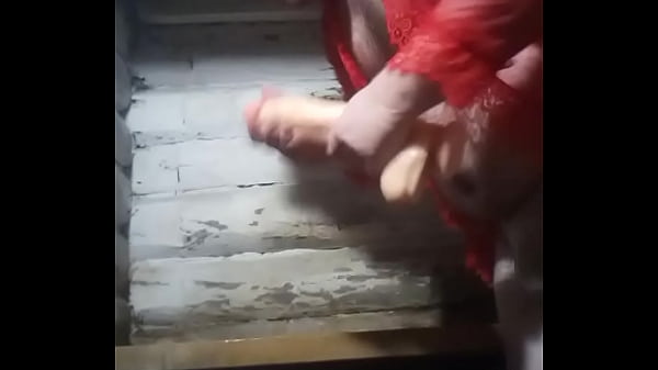 Hatalmas seggű meleg pasi kemény anális dugása piros pólóban