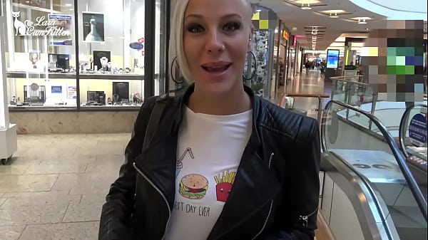 Lara CumKitten - FUCK service in the shopping center