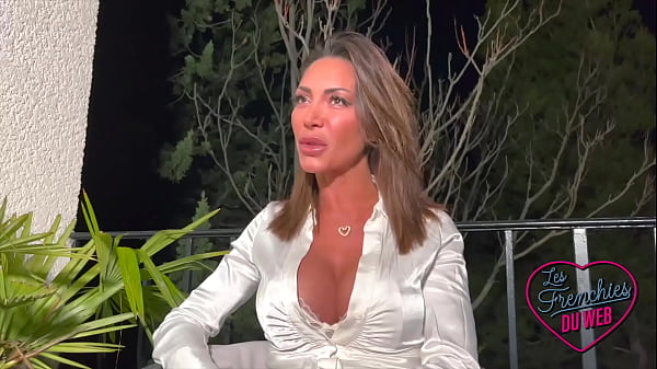 Vittoria, brunette aux gros seins qui adore le sexe