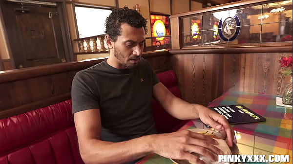 VICTORIA CAKES AND ALEX JONES BIG HOOTERS