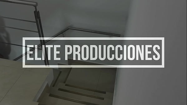 mi hermanastro me folla con su enorme pene en las escaleras y somo captados por las cámara que dejan nuestros padres en la casa 1pt