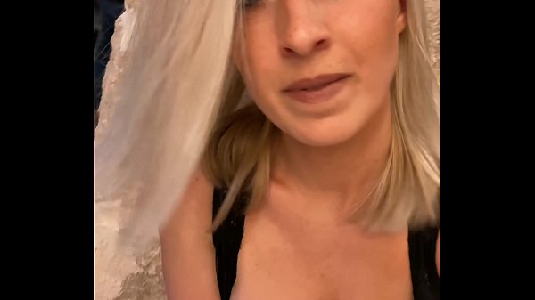 Risky orgasm behind the back of the photographer!