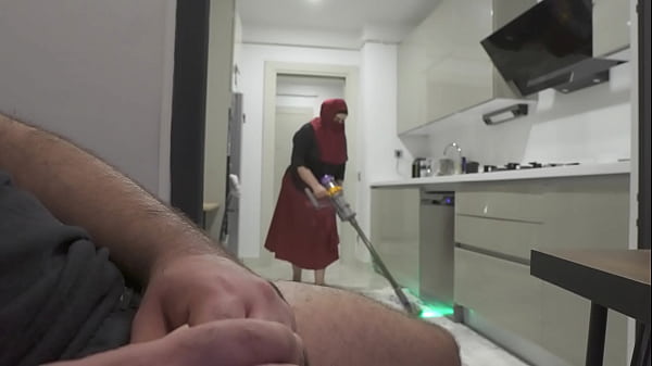 MAID CATCHES MAN JERKING OFF