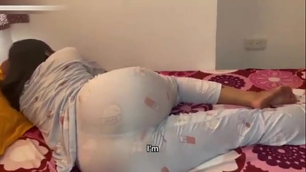 ENTRO AL CUARTO DE MI HERMANASTRA Y LA FOLLO DE UNA FORMA RICA Y LE PARTO ESE COÑO Y SU CULO BIEN RICO