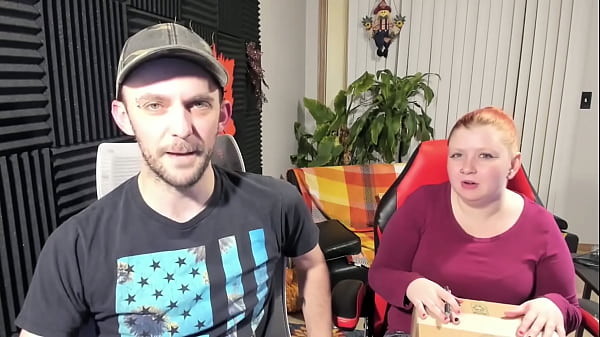 Evyleen Kissing Lips Clitoris Vibrator Unboxing and Masturbation